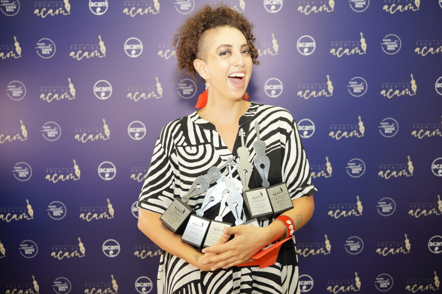 BERENICE JIMENEZ CANTAUTORA