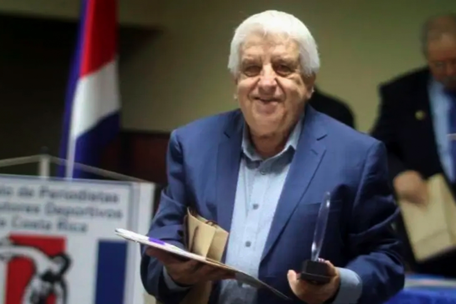 TANO PREMIO PERIODISTICO